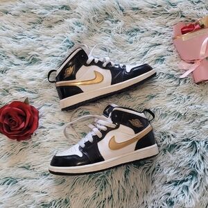 ‼️SOLD! Air Jordan 1 Mid Patent SE Black Gold